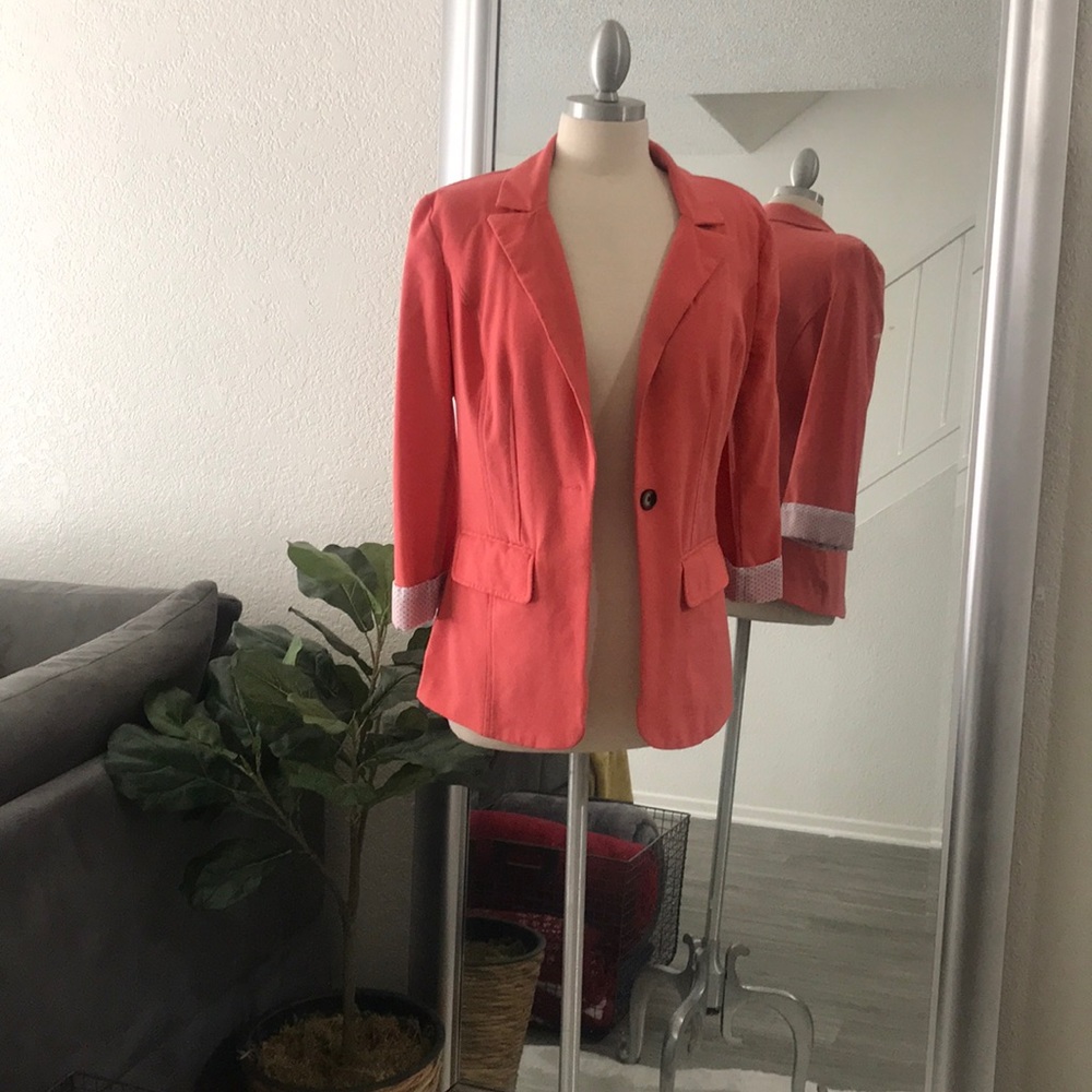 Blazer with sleeve detail